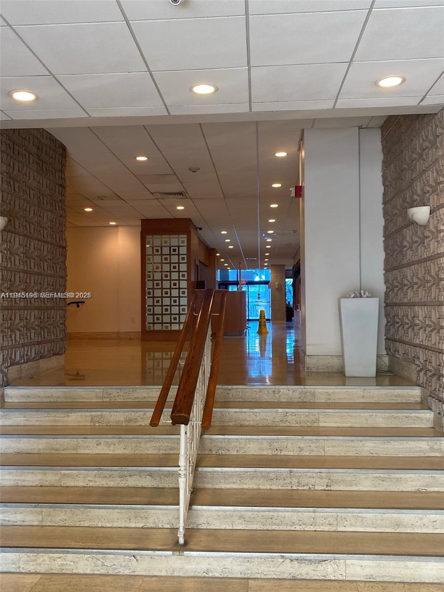 2899 Collins Ave # 1620