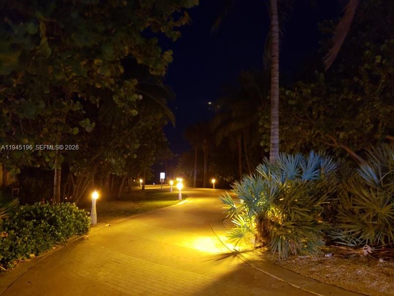 2899 Collins Ave # 1620