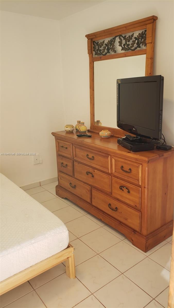 2899 Collins Ave # 1620