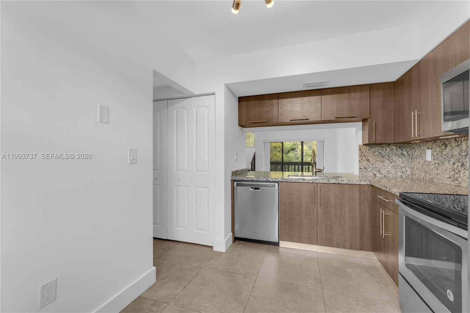 425 W Park Dr # 12