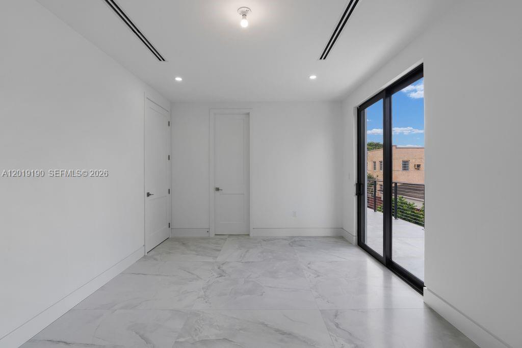 2265 SW 4 St