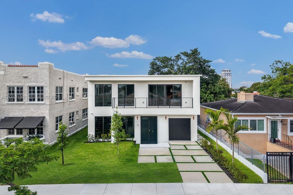 2265 SW 4 St