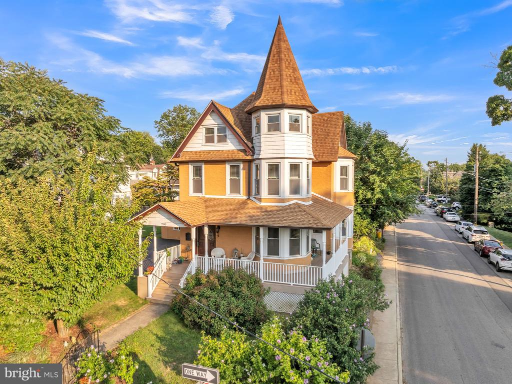 200 SABINE AVENUE