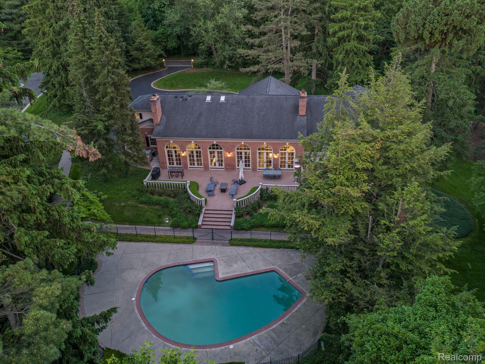 571 EDGEMERE