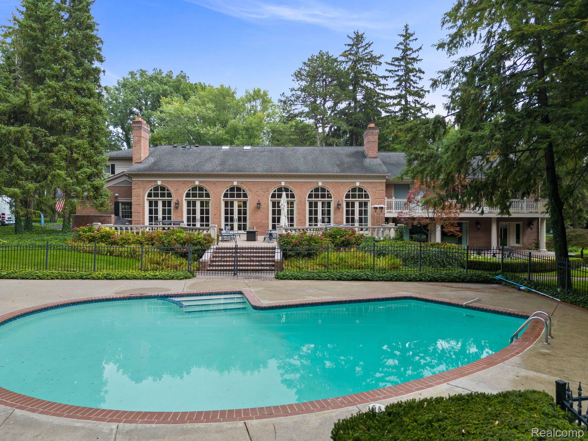 571 EDGEMERE
