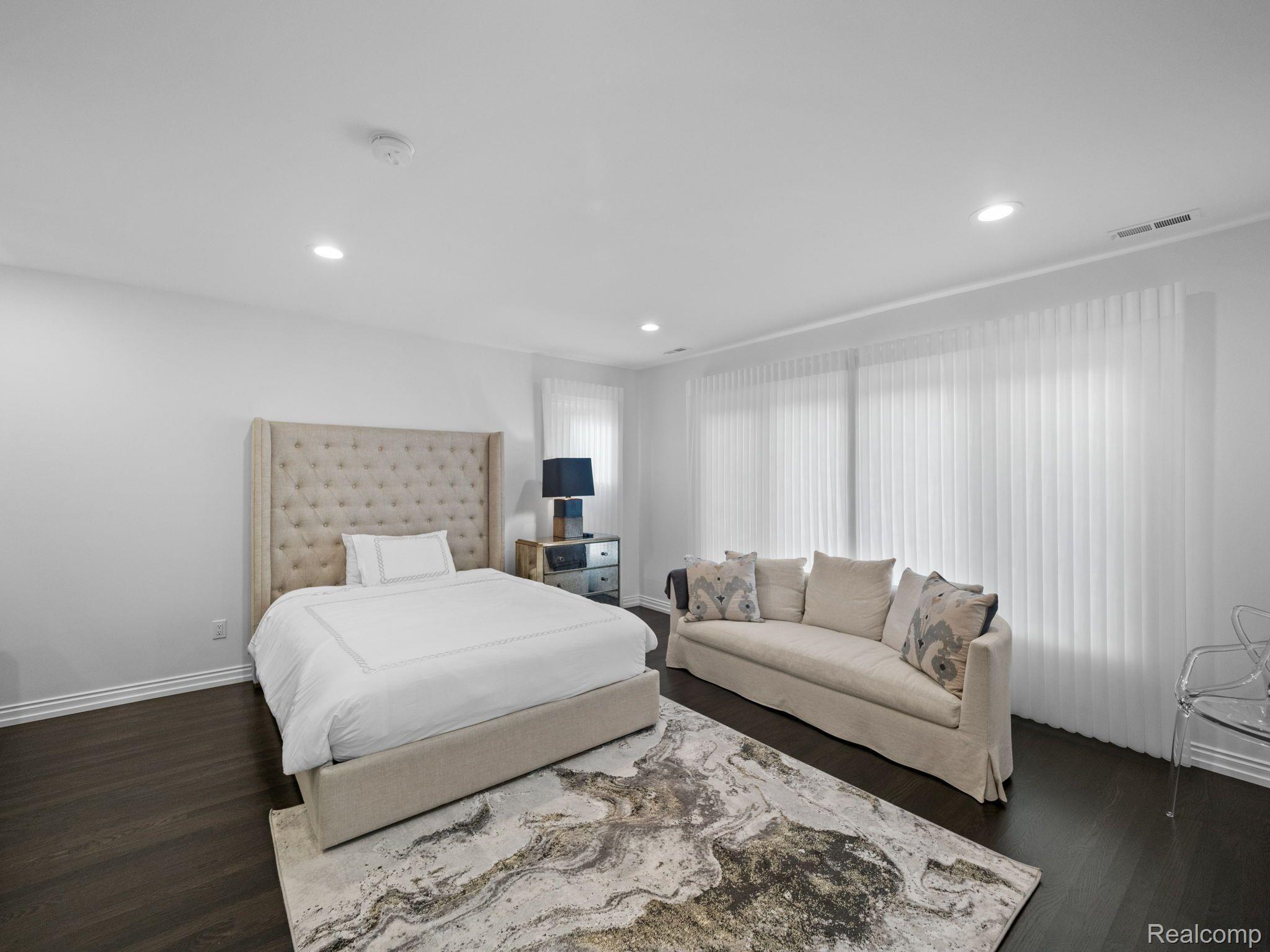 571 EDGEMERE