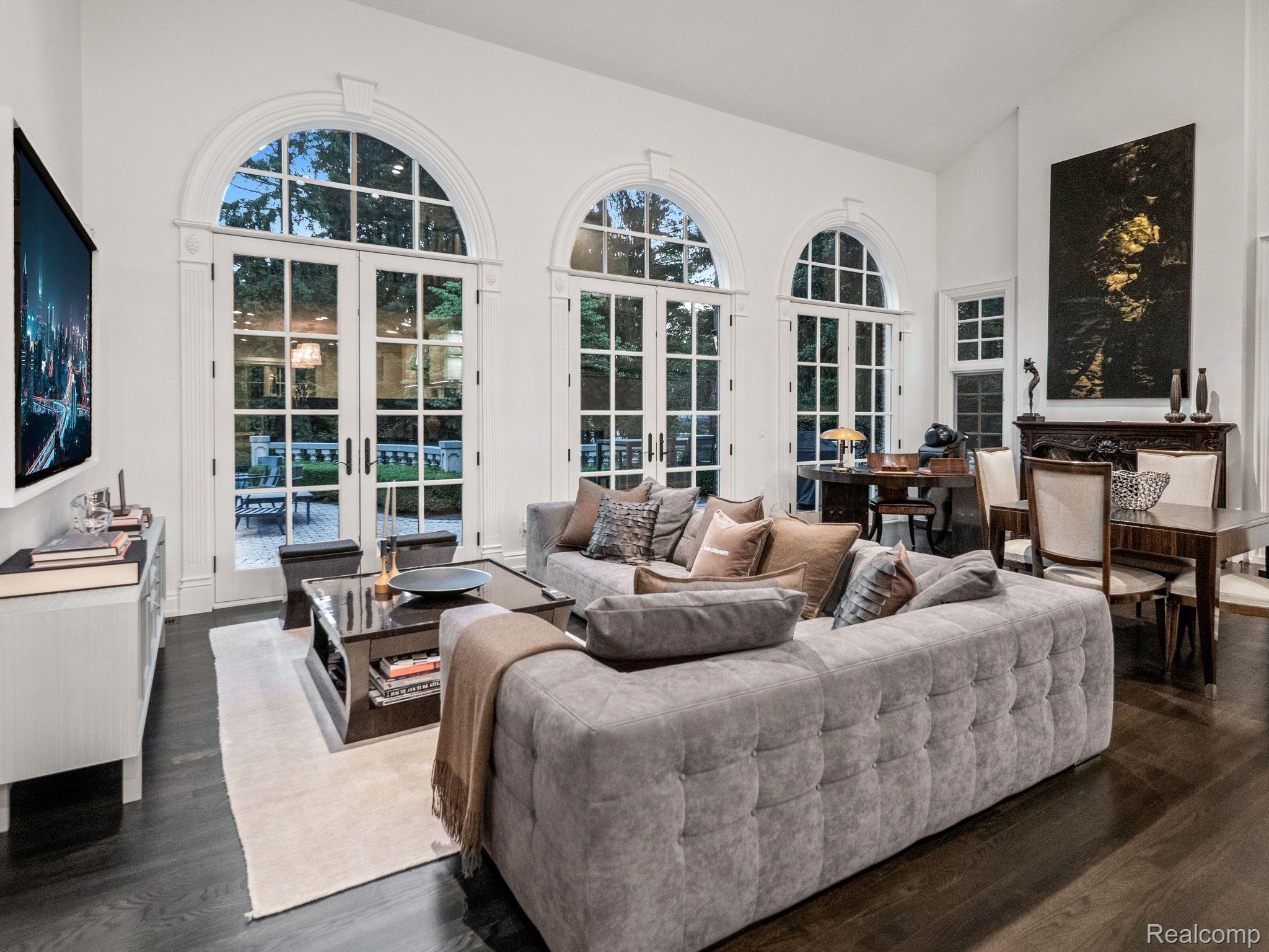 571 EDGEMERE