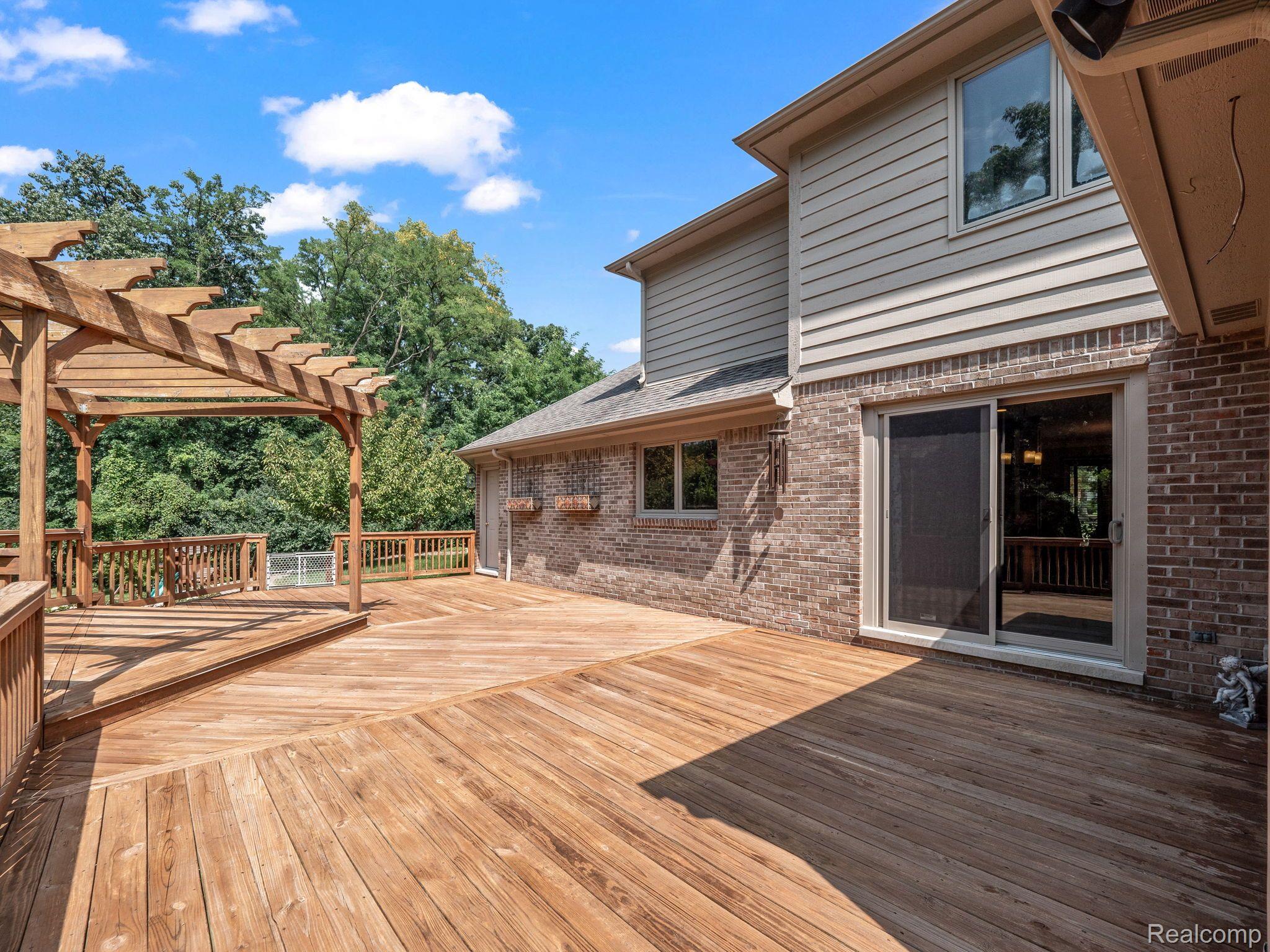 2485 HUNTERS POND