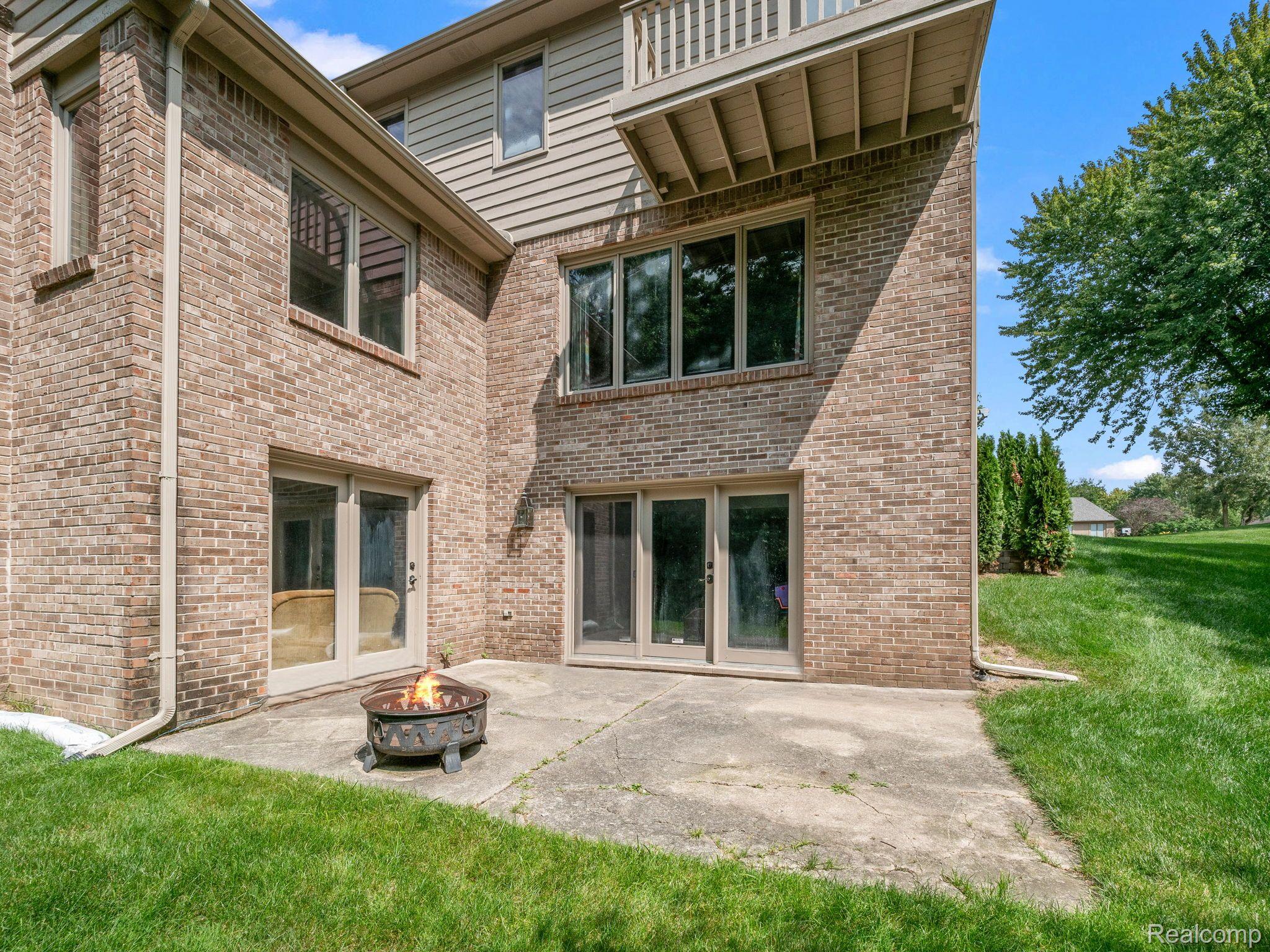 2485 HUNTERS POND