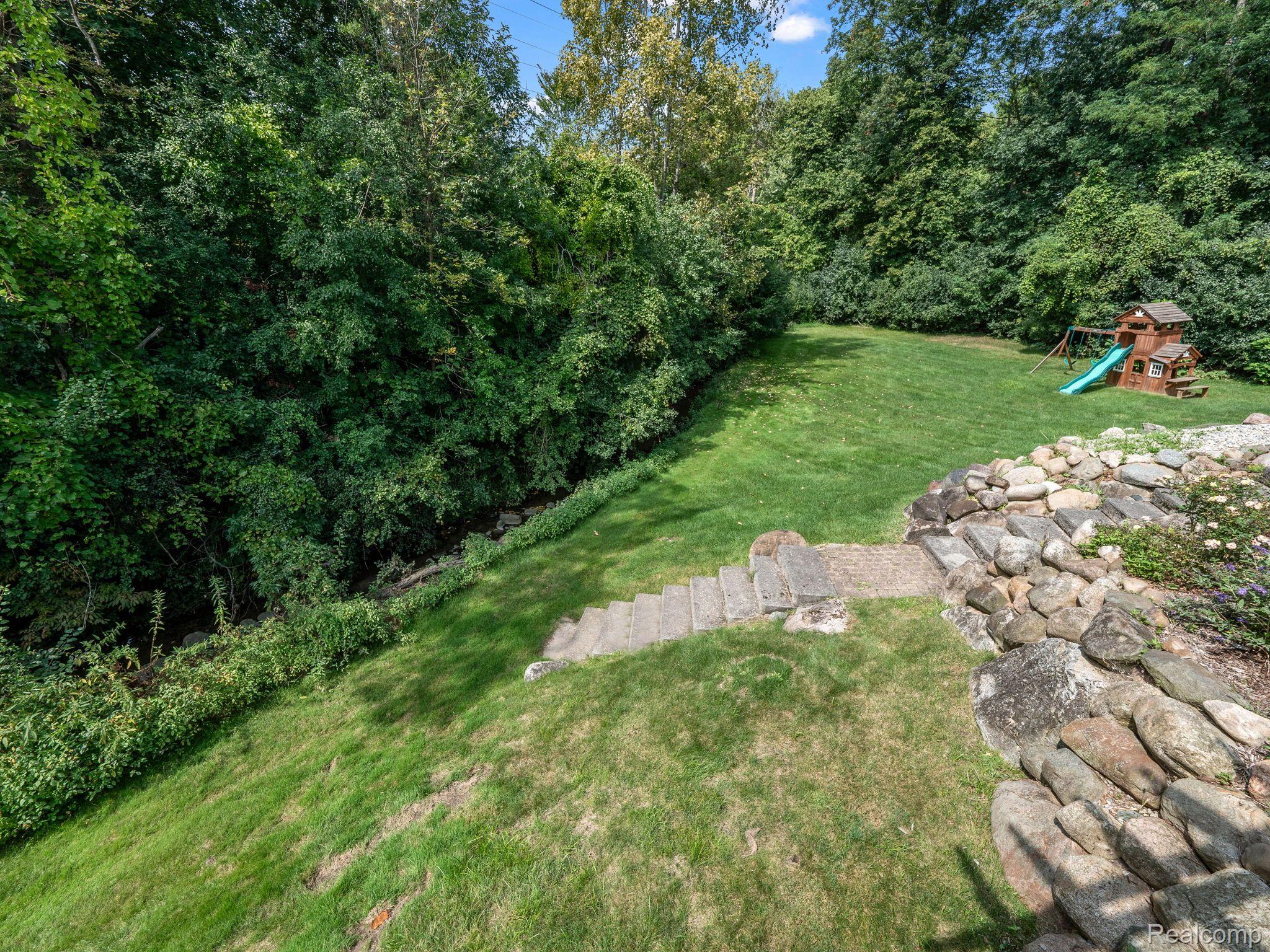 2485 HUNTERS POND