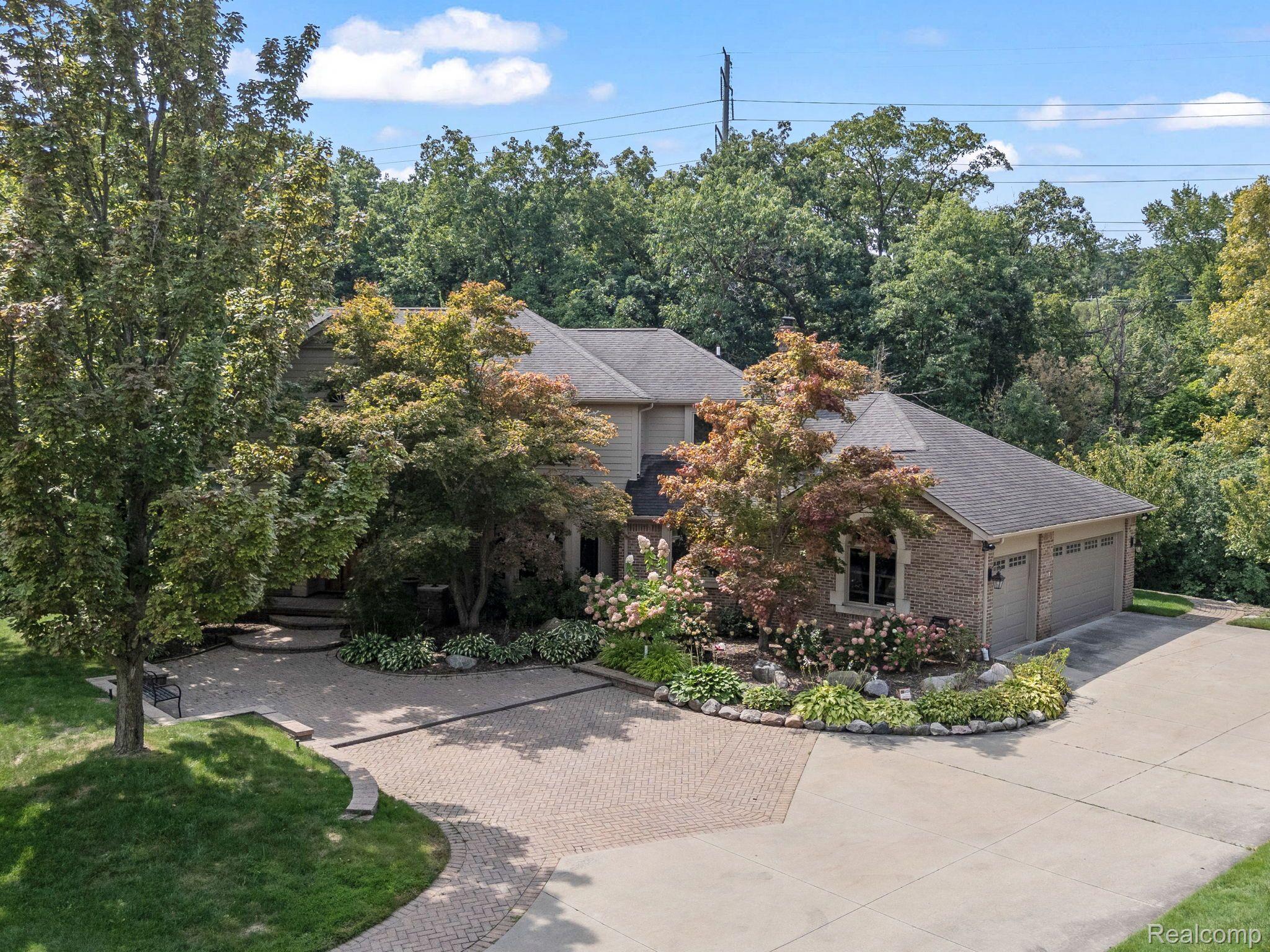 2485 HUNTERS POND
