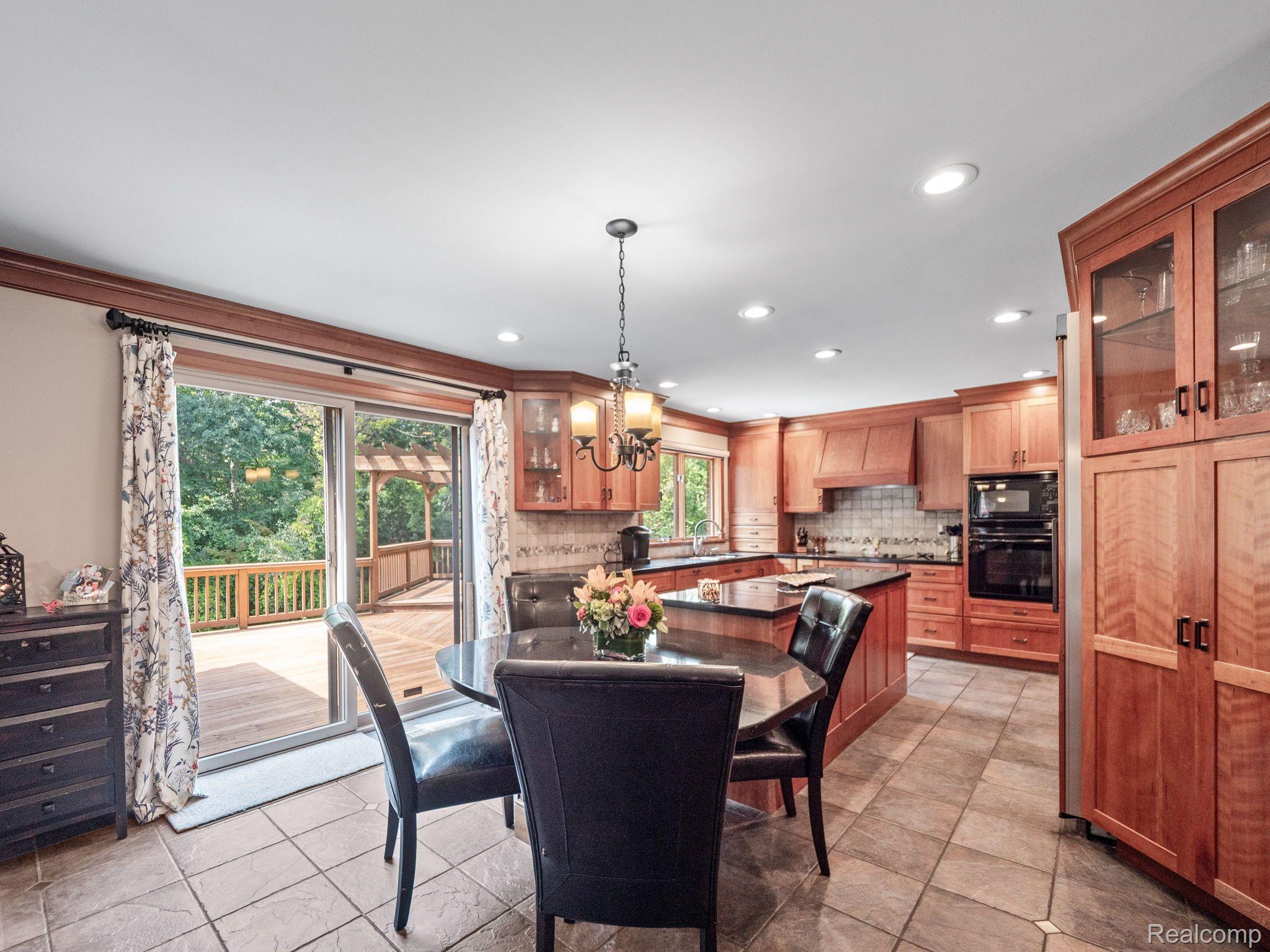 2485 HUNTERS POND