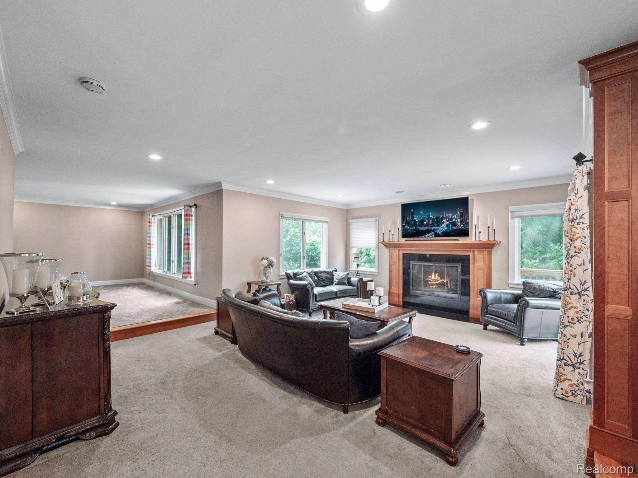 2485 HUNTERS POND