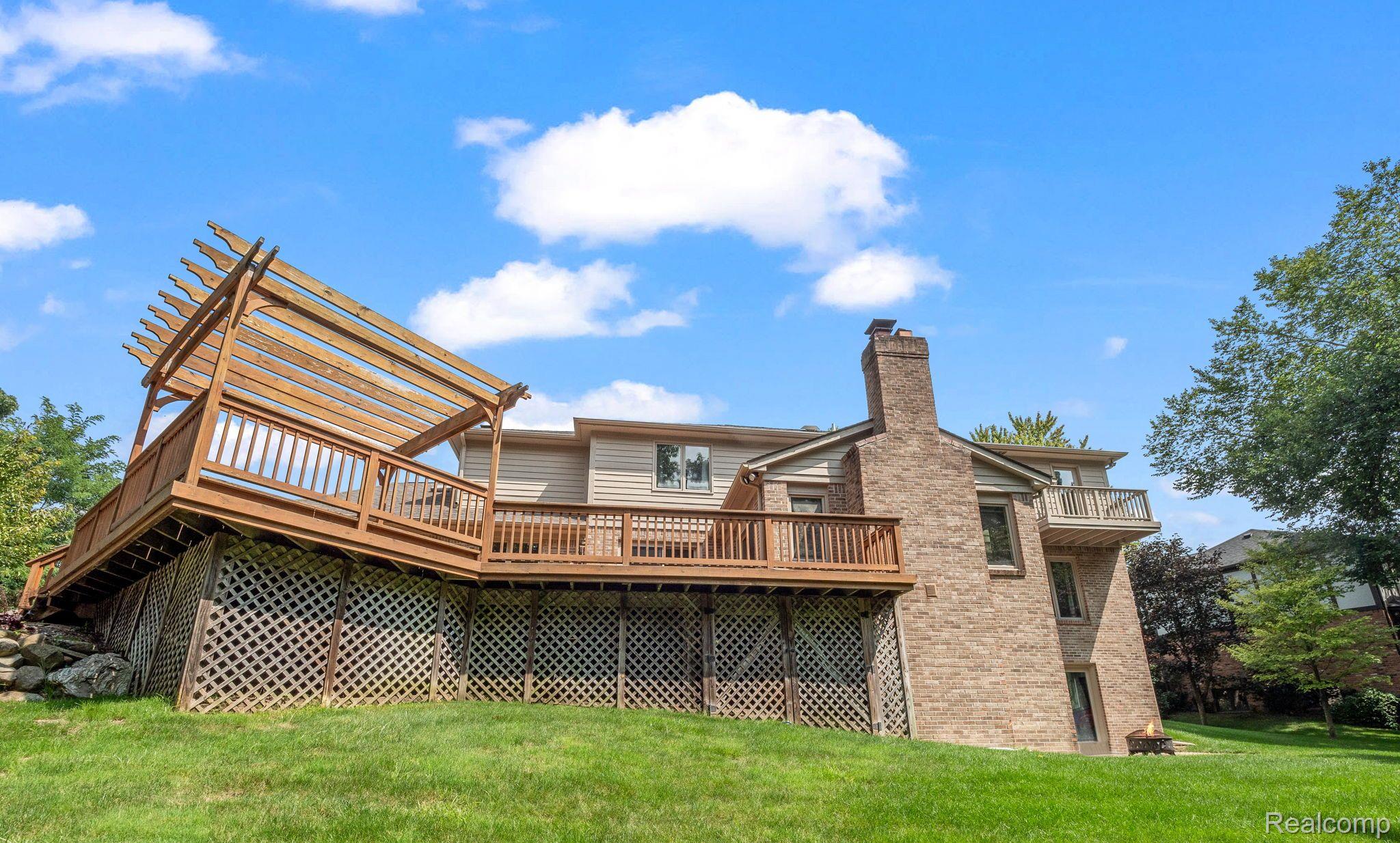 2485 HUNTERS POND