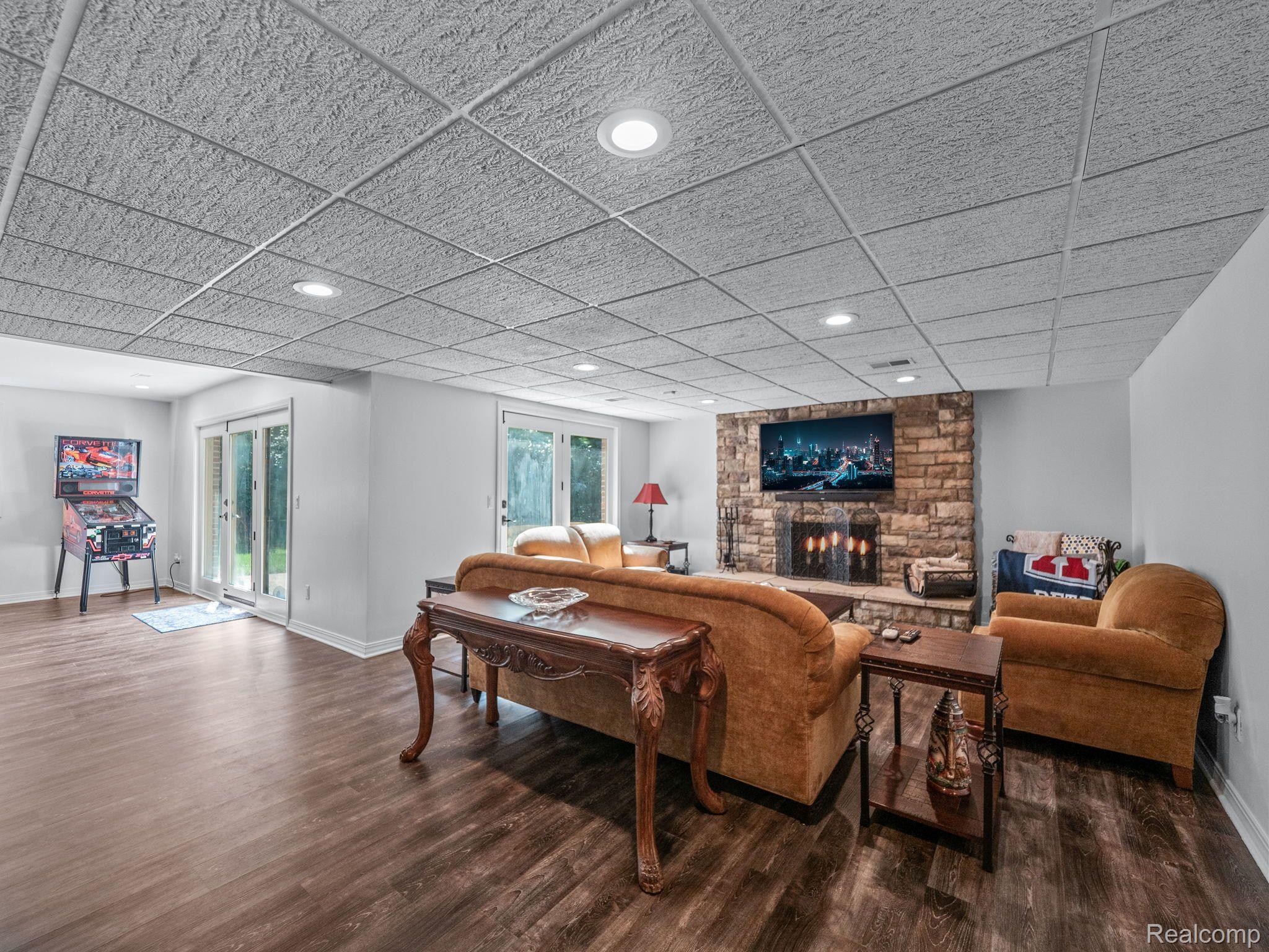 2485 HUNTERS POND