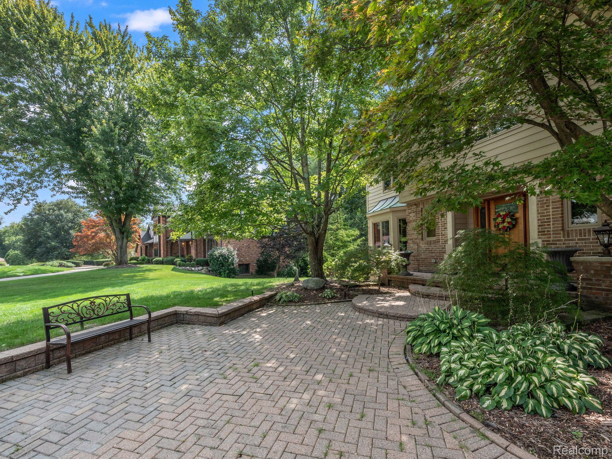 2485 HUNTERS POND