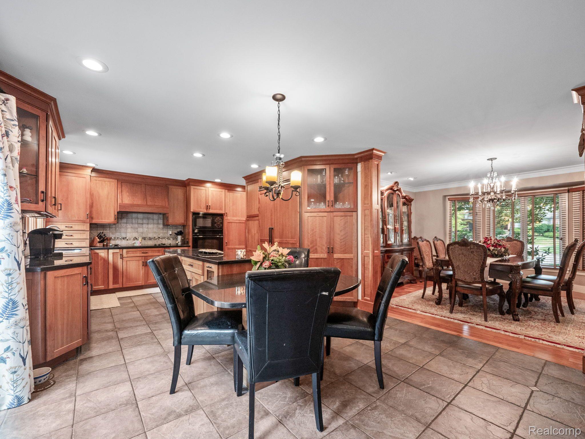 2485 HUNTERS POND