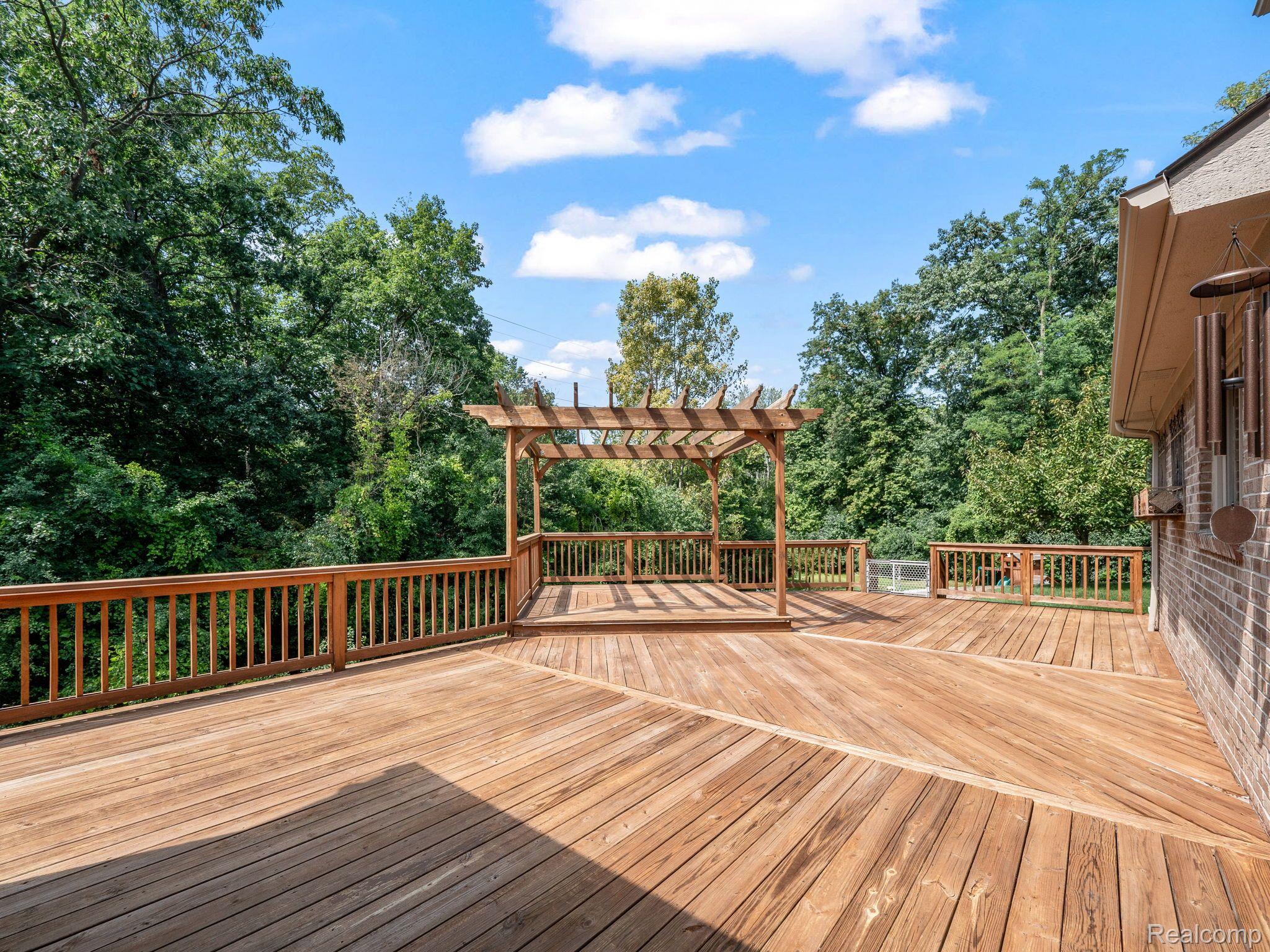 2485 HUNTERS POND