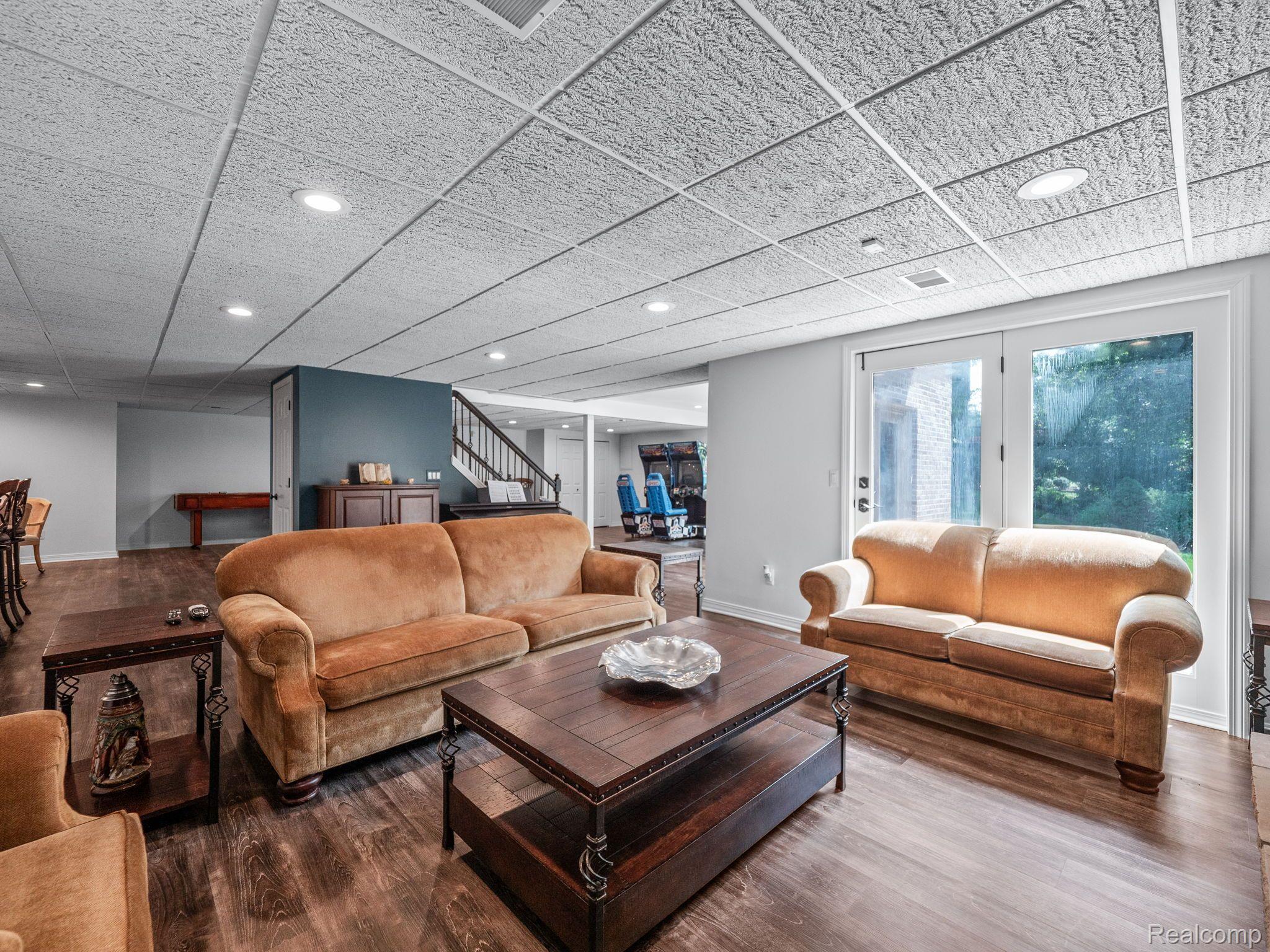 2485 HUNTERS POND
