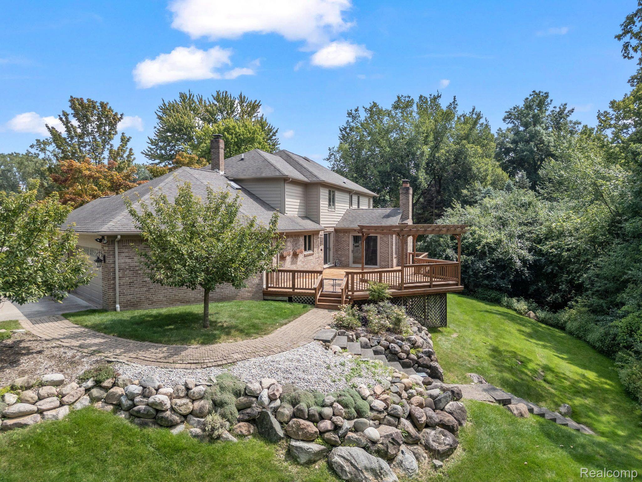 2485 HUNTERS POND