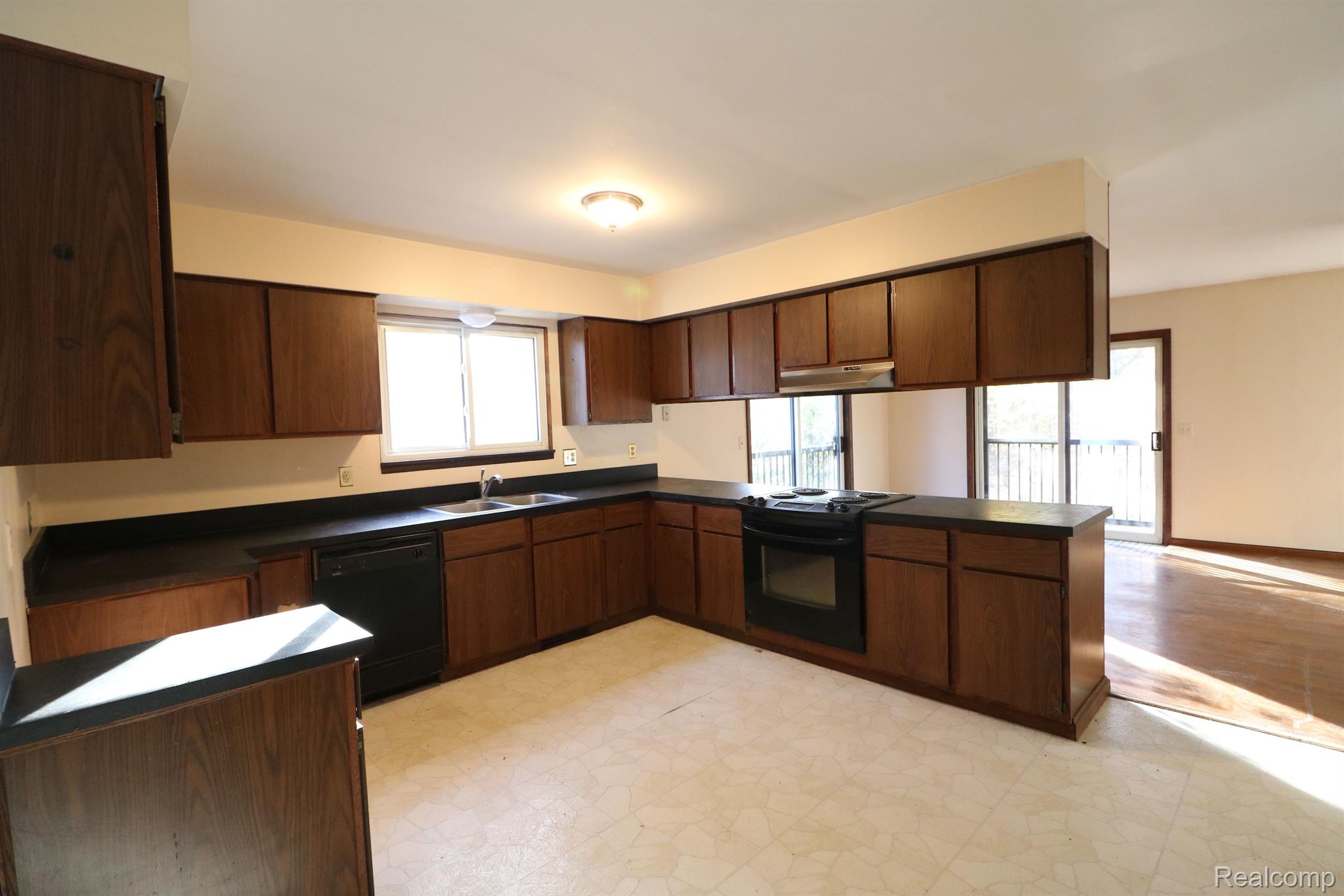 1275 W OAKWOOD Road