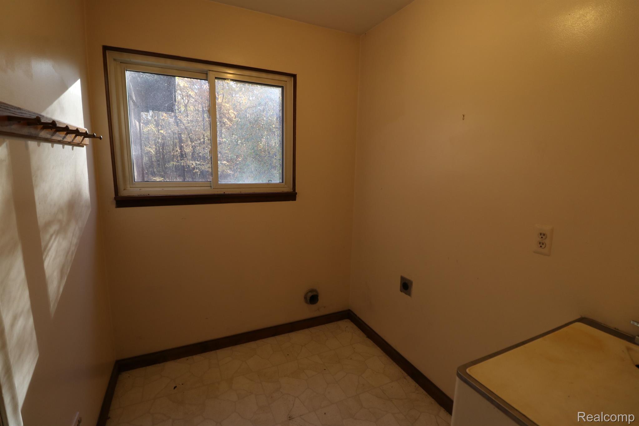 1275 W OAKWOOD Road