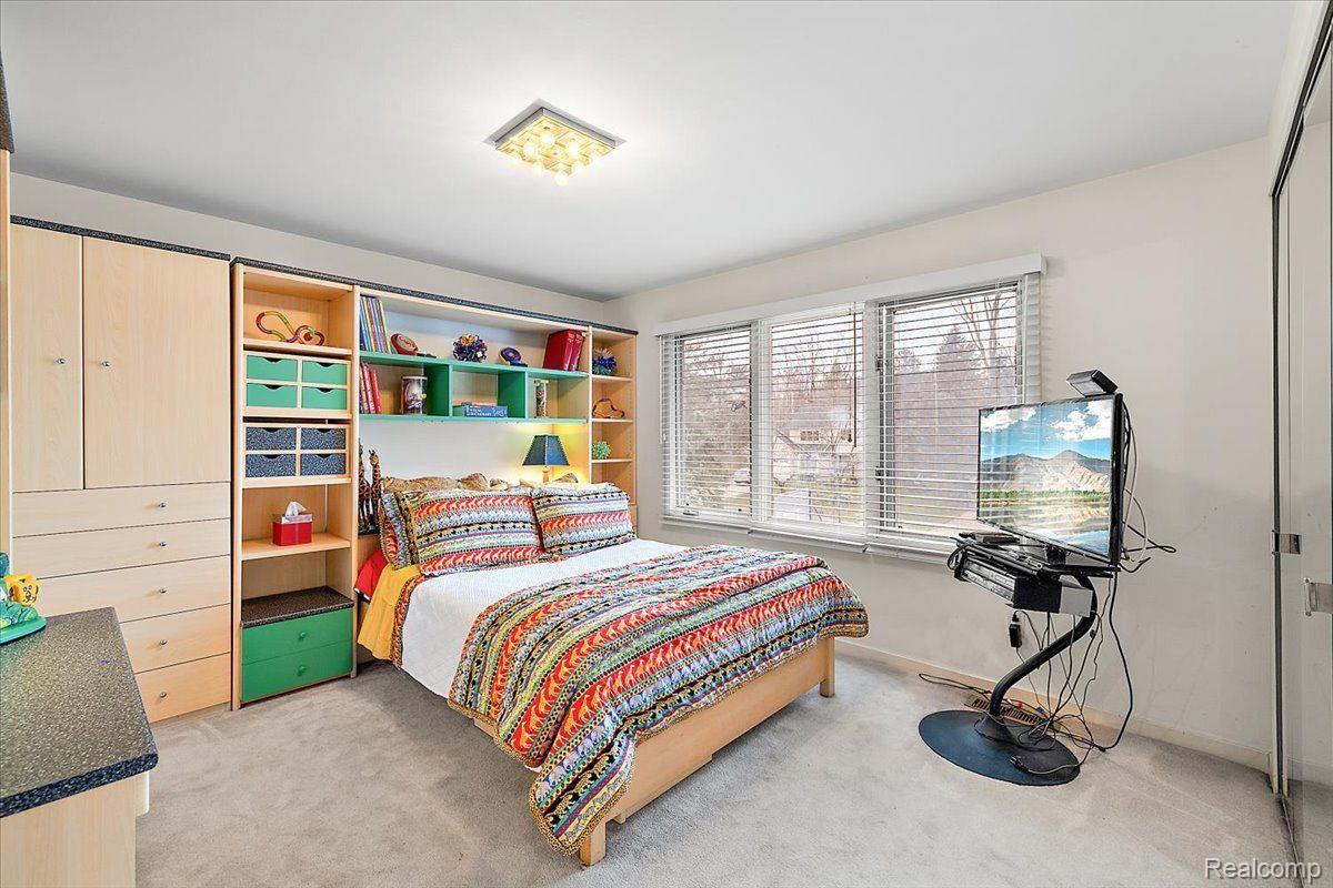5385 POND BLUFF Drive