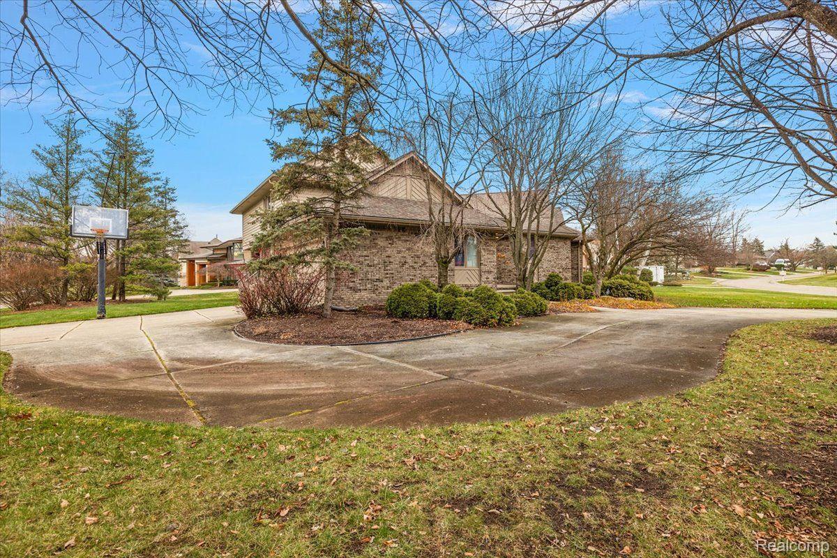 5385 POND BLUFF Drive