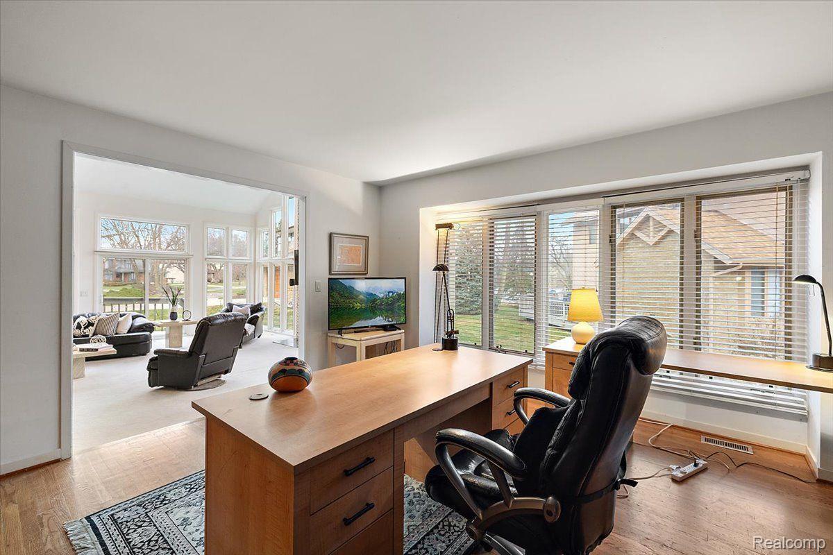 5385 POND BLUFF Drive