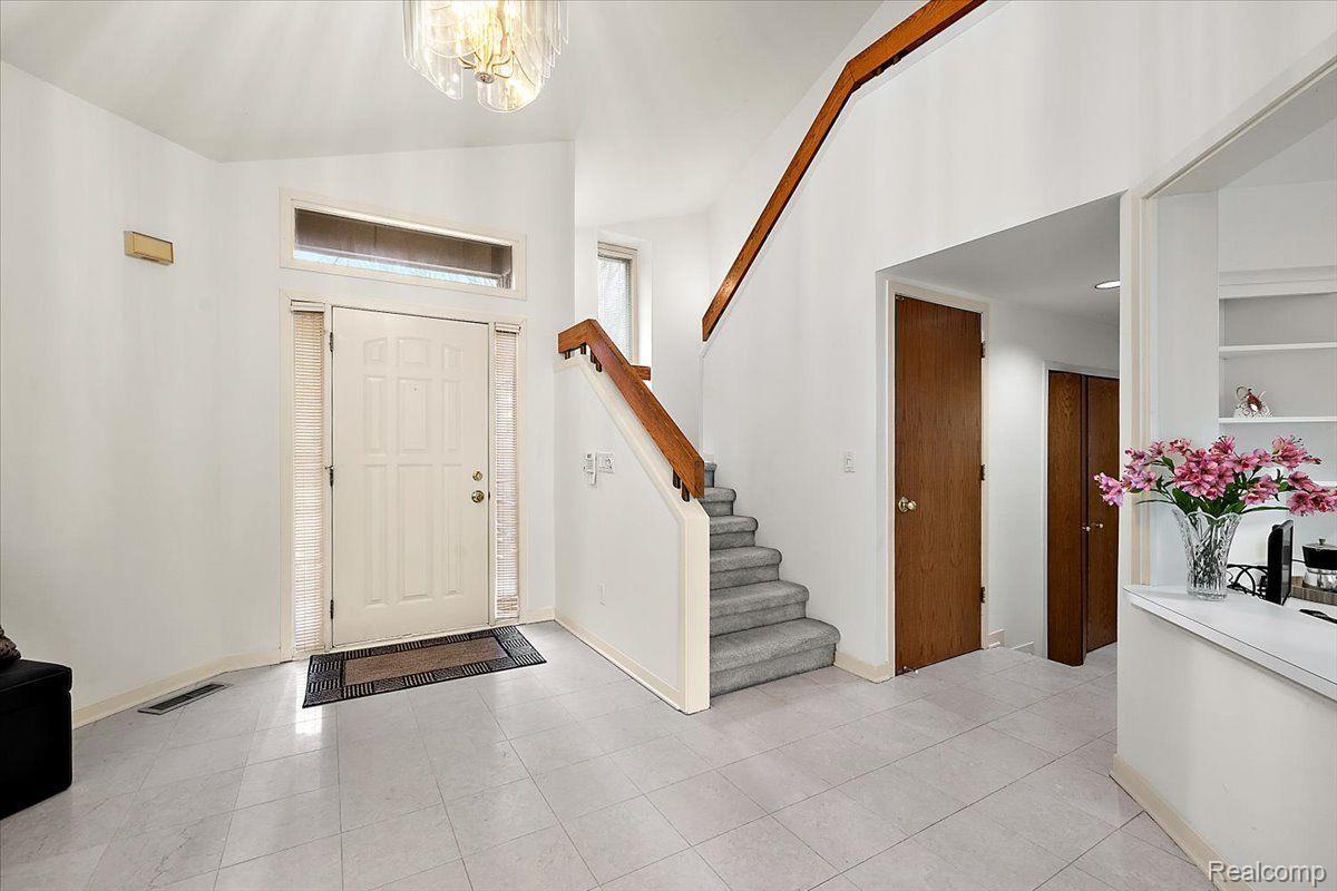 5385 POND BLUFF Drive