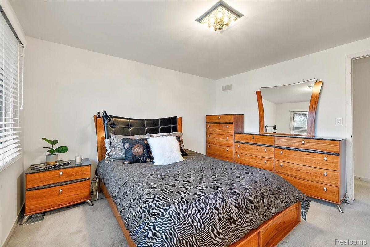 5385 POND BLUFF Drive