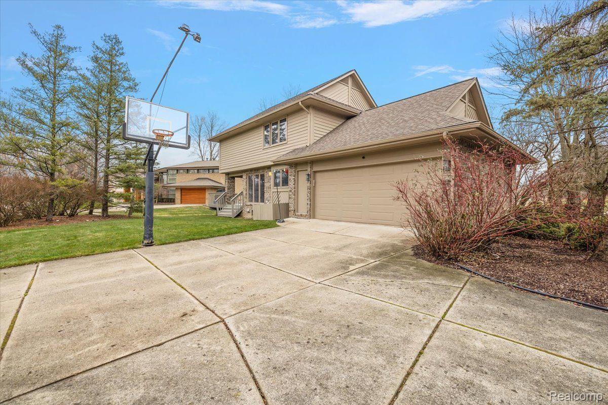 5385 POND BLUFF Drive