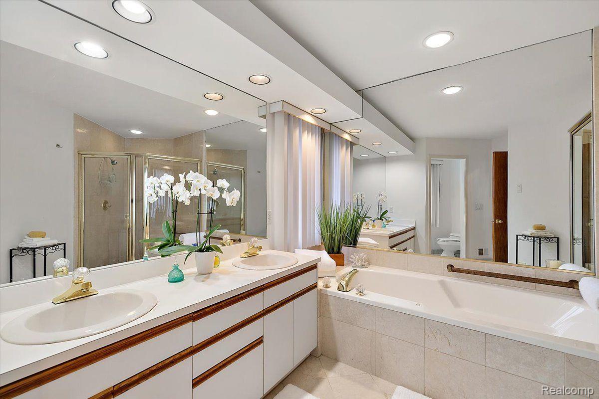 5385 POND BLUFF Drive