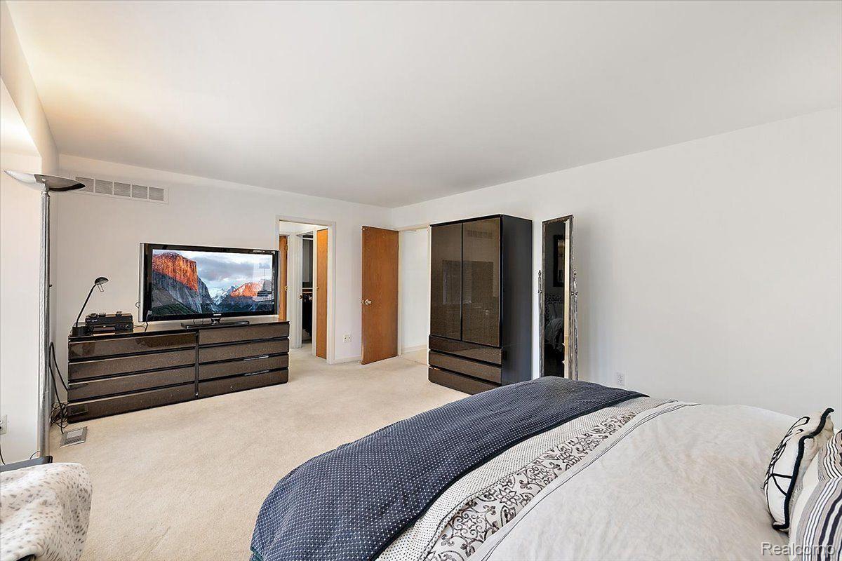 5385 POND BLUFF Drive