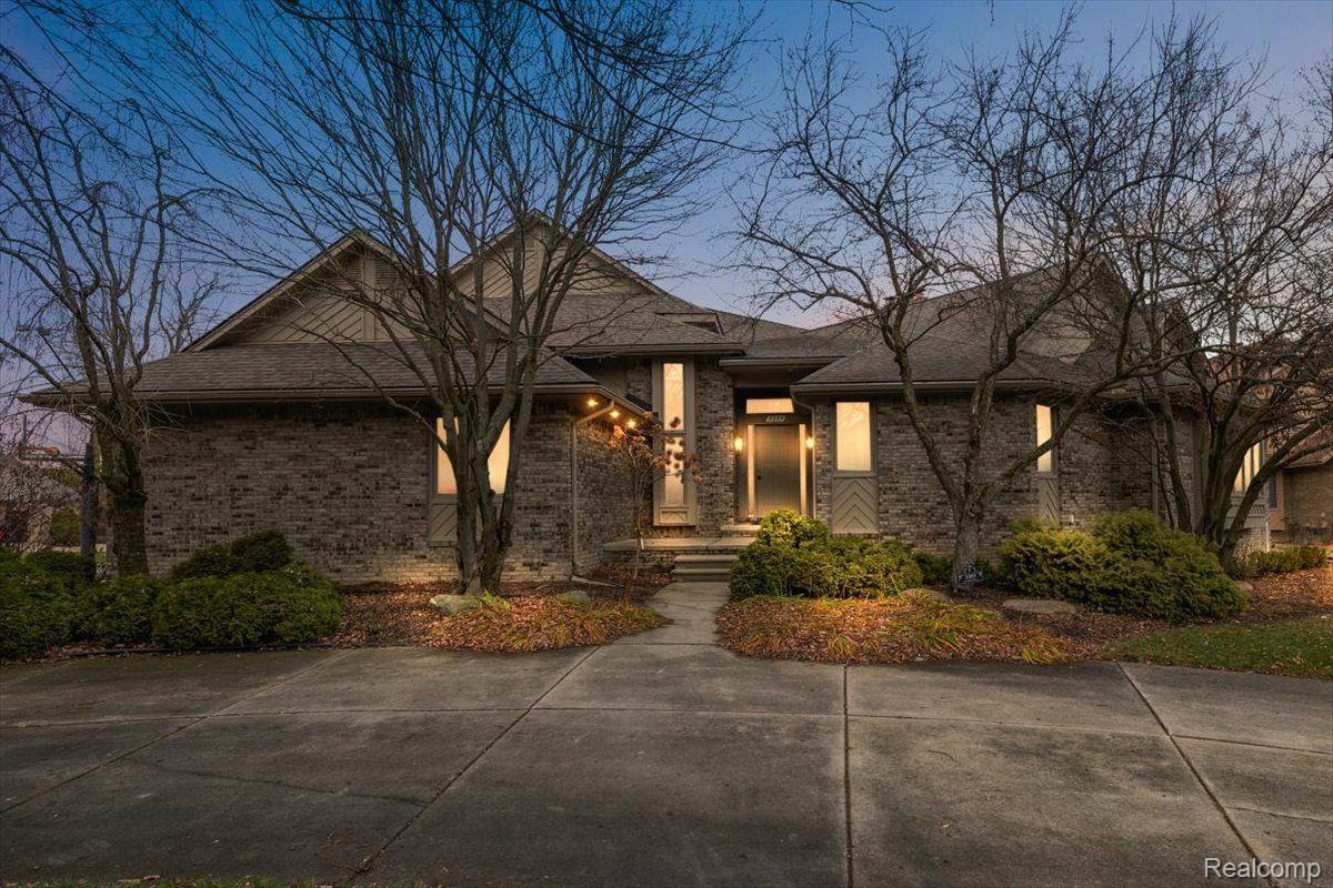 5385 POND BLUFF Drive