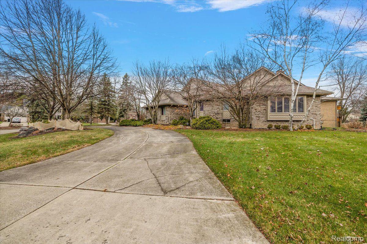 5385 POND BLUFF Drive