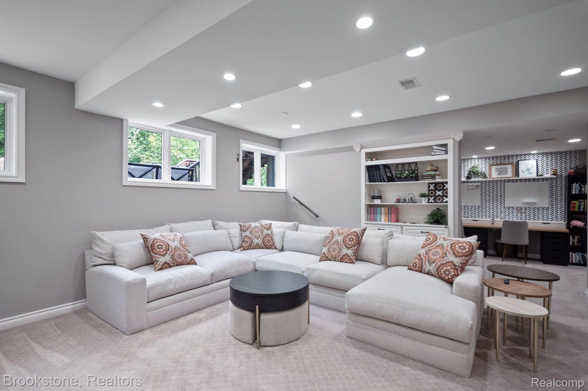 30500 FOREST Drive