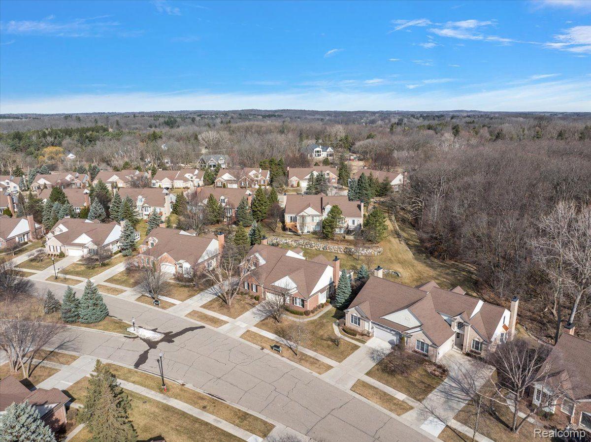 1682 MAPLE CREEK