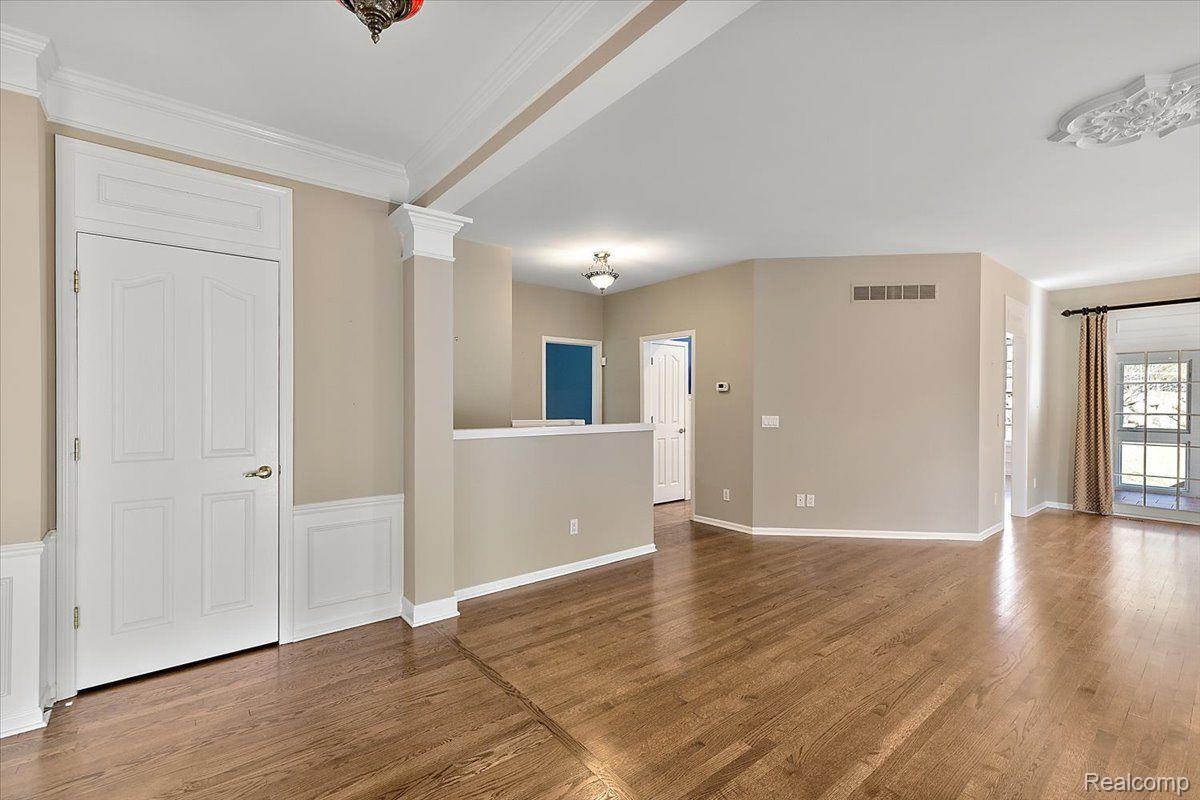1682 MAPLE CREEK