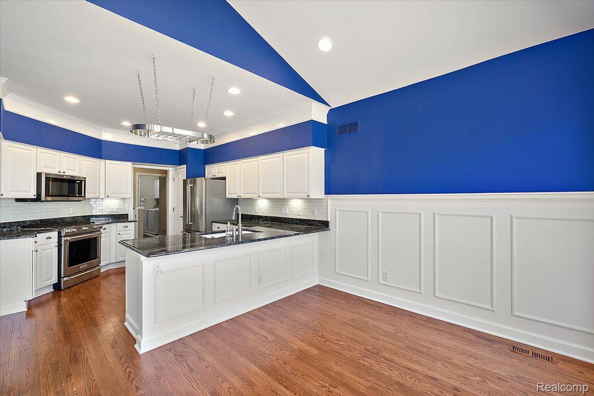1682 MAPLE CREEK