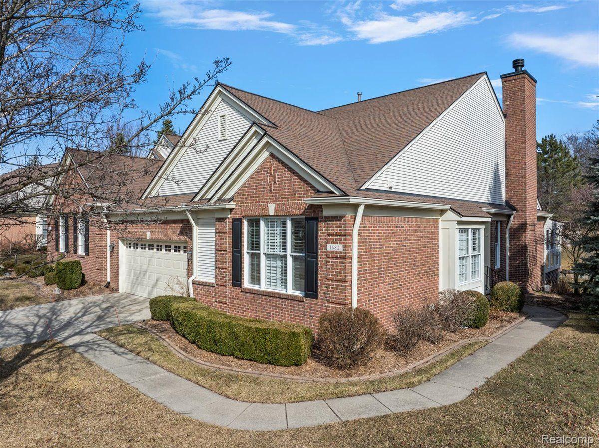 1682 MAPLE CREEK