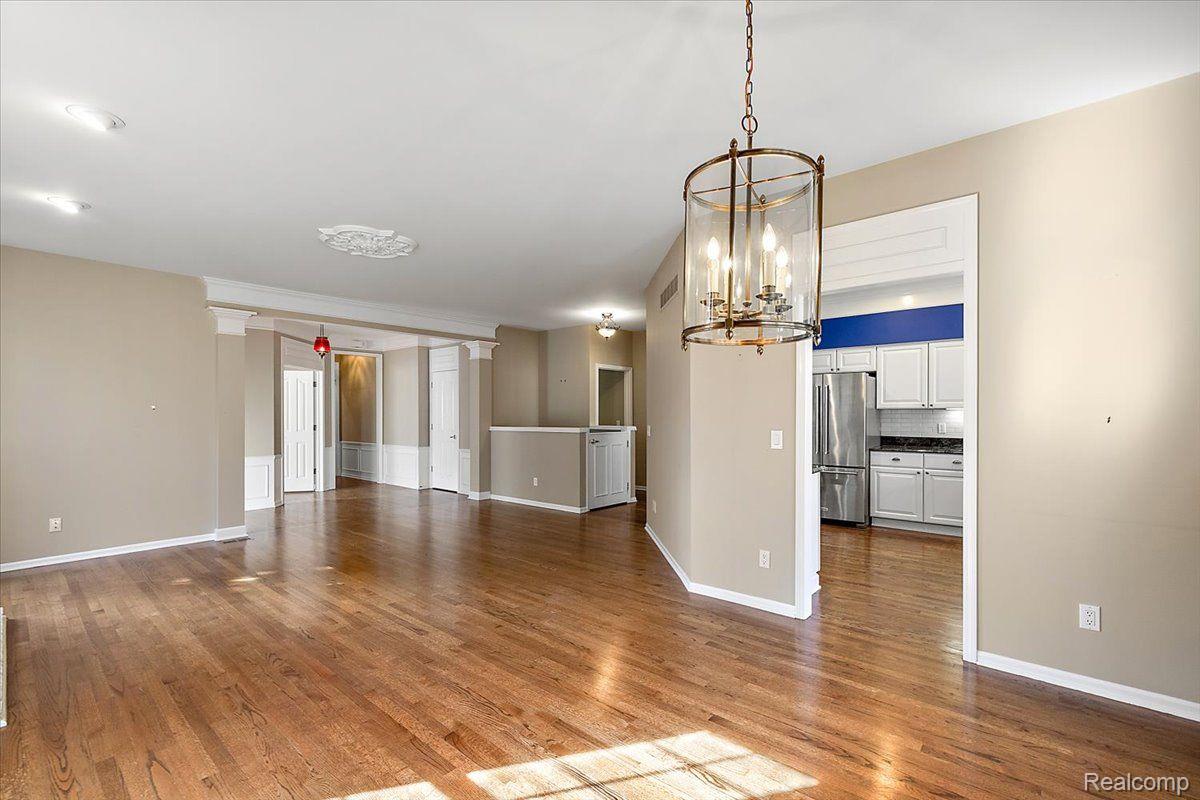 1682 MAPLE CREEK