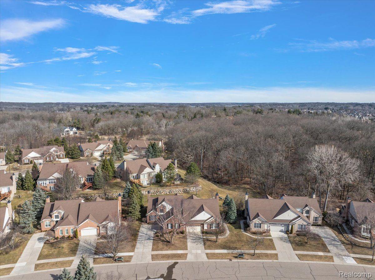 1682 MAPLE CREEK