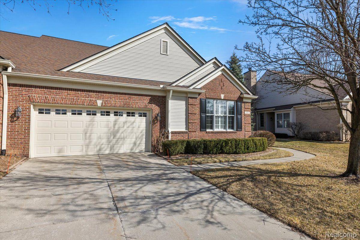 1682 MAPLE CREEK