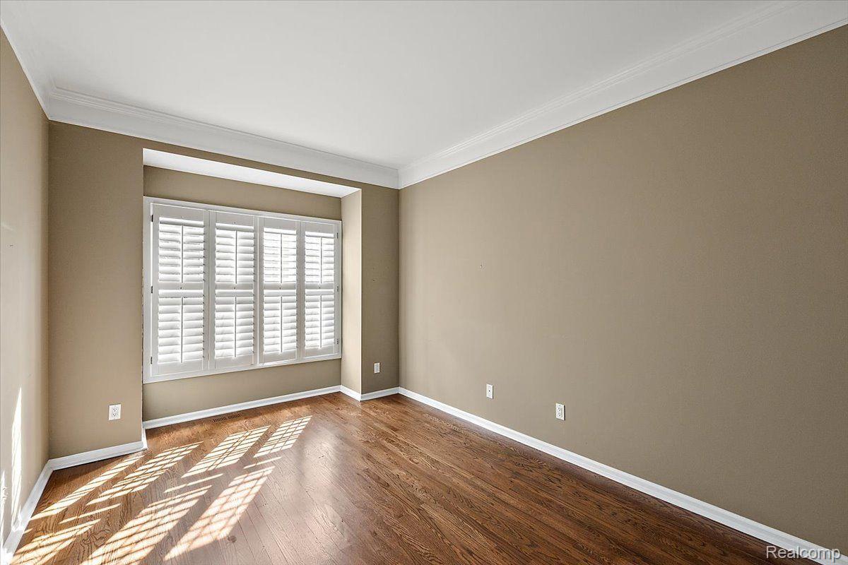 1682 MAPLE CREEK