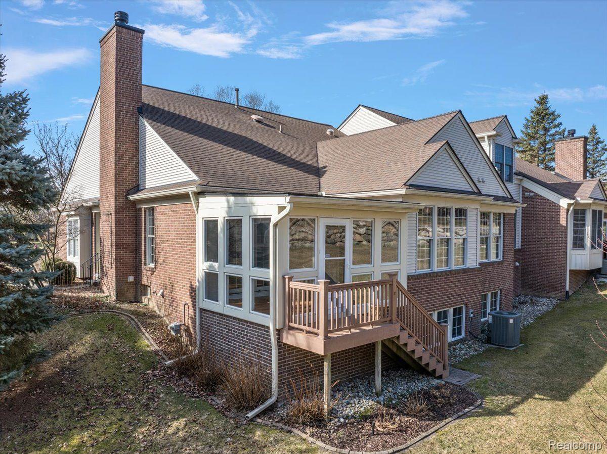 1682 MAPLE CREEK