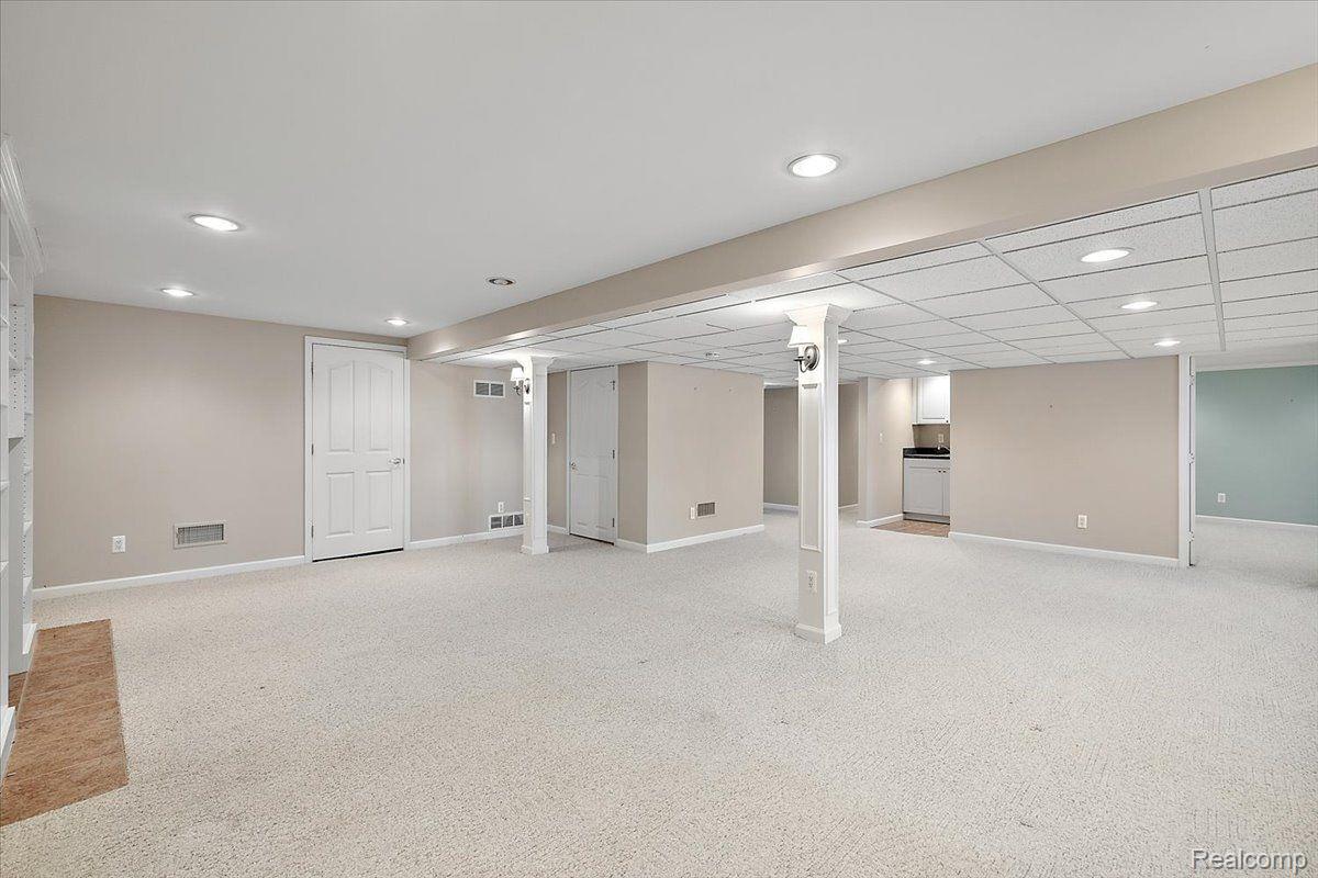 1682 MAPLE CREEK