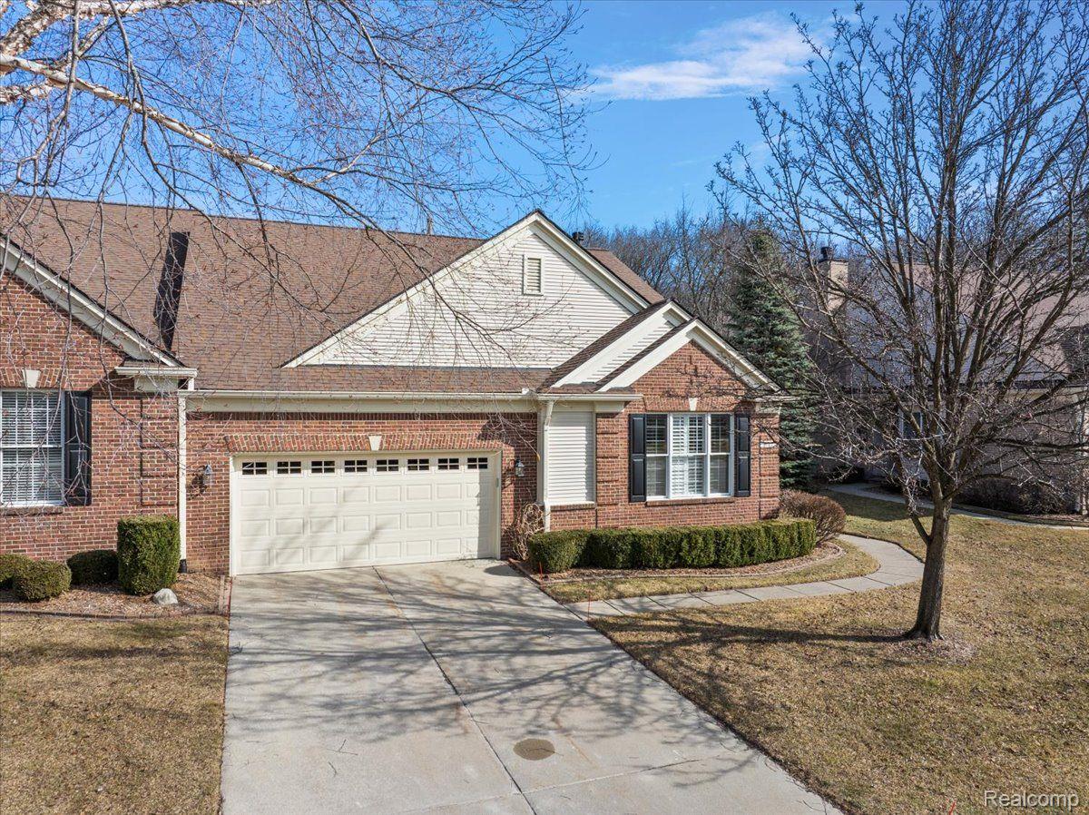 1682 MAPLE CREEK