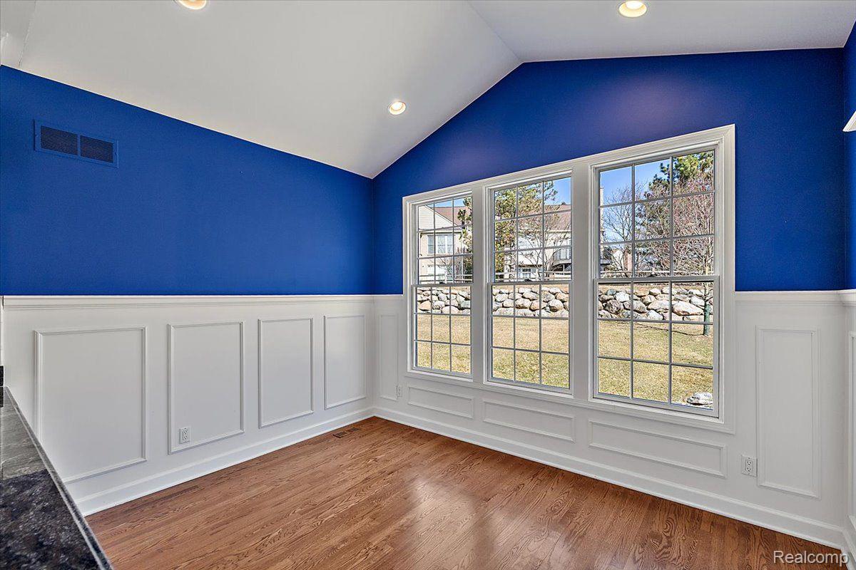 1682 MAPLE CREEK