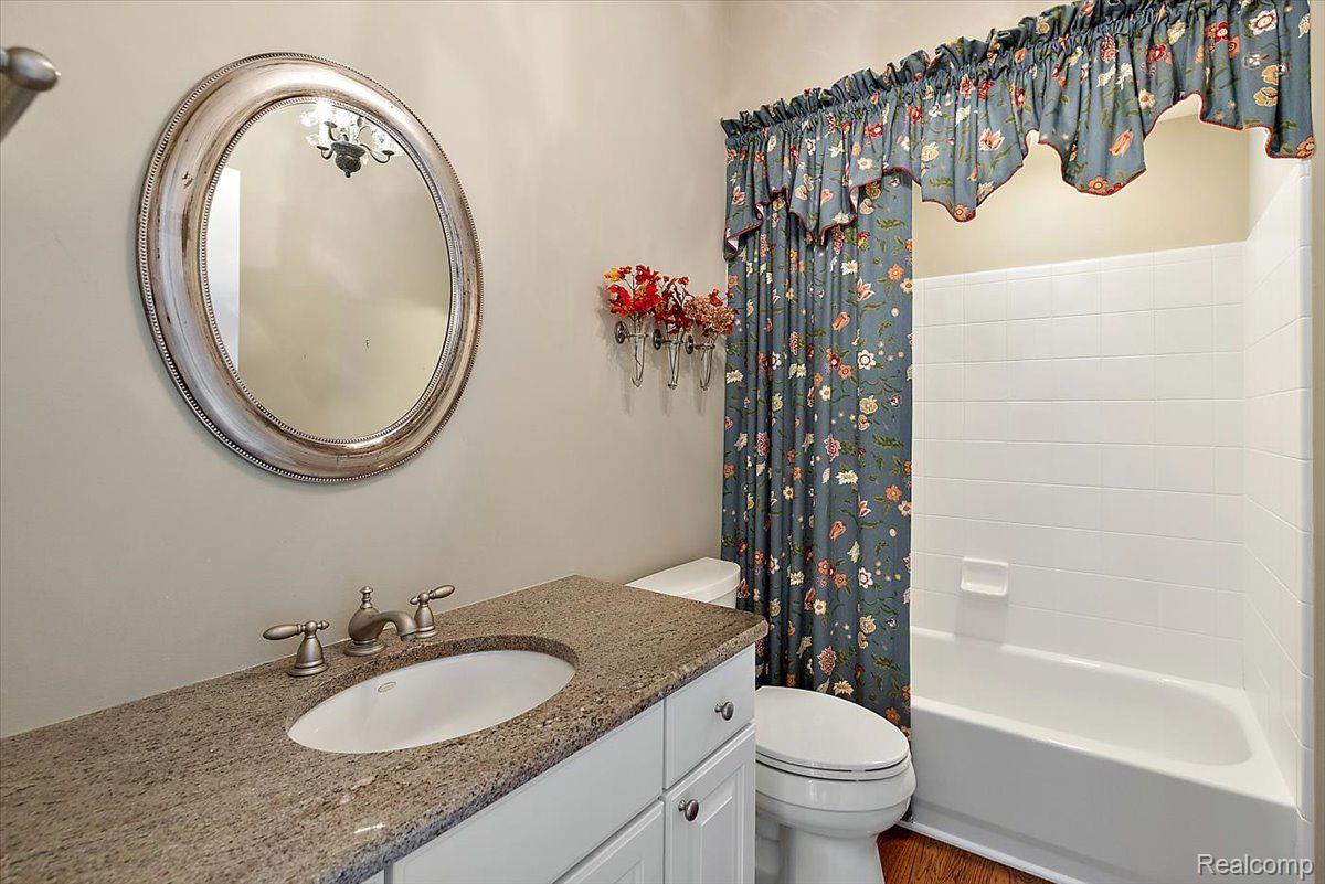 1682 MAPLE CREEK